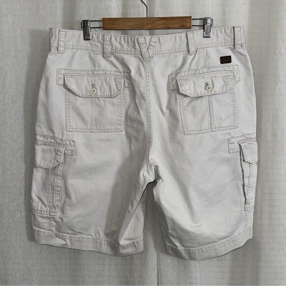 IZOD 40 x 10” Inseam Ivory Light Cream Cotton Cargo Shorts - Picture 2 of 11